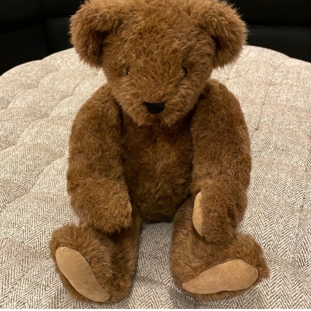 1992 Vermont Teddy Bear Company teddy bear with moveable arms/legs/head